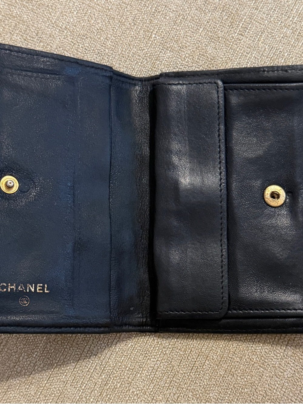 CHANEL Black Quilted Leather Card Case with Small CC Emblem - Picture 4 of 9